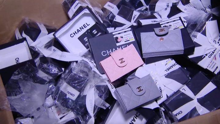 Kiên quyết xử lý hành vi buôn bán hàng giả, hàng nhái